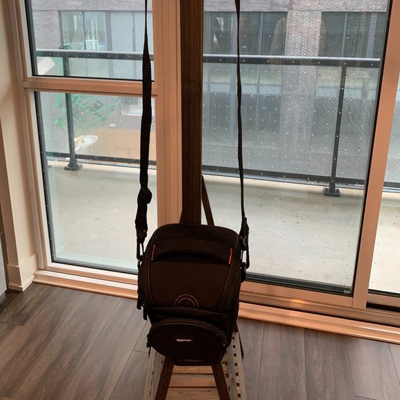 Black AmazonBasics Camera Bag - Picture 5 of 7